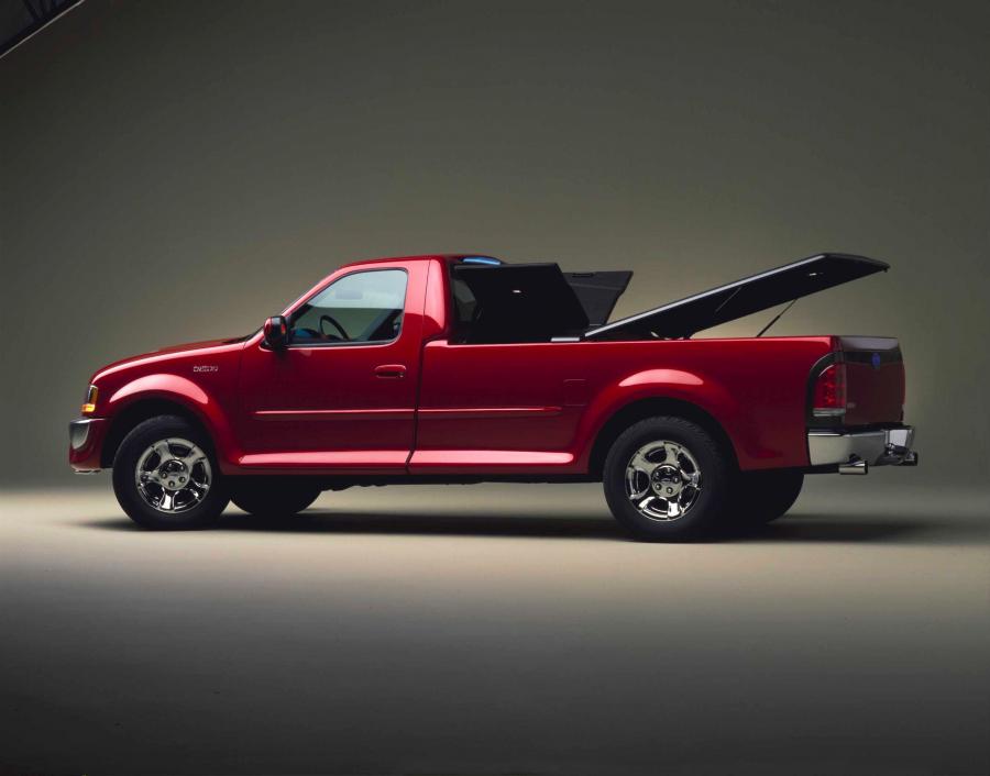  Ford Triton Concept 1995 года  (фото 4 из 5)